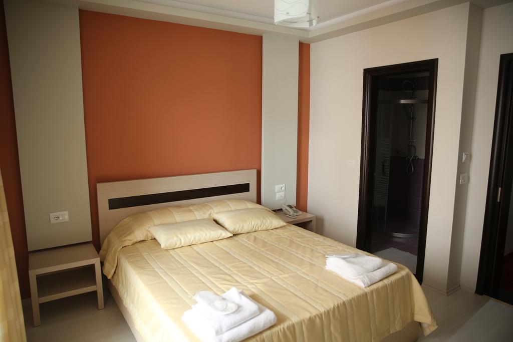 Hotel Pogradeci Room photo