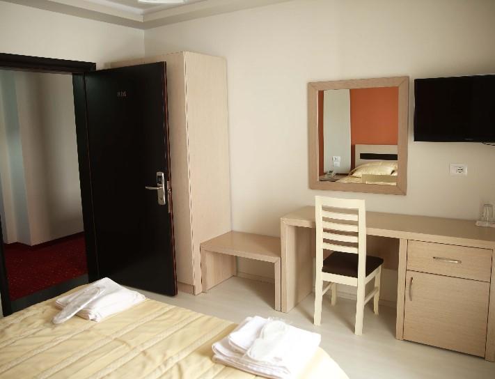 Hotel Pogradeci Exterior photo